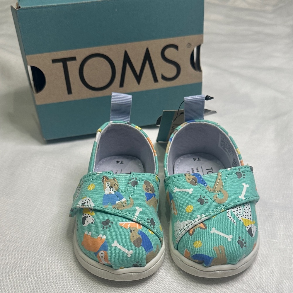 TOMS Kids' Green Dog Pattern Shoes